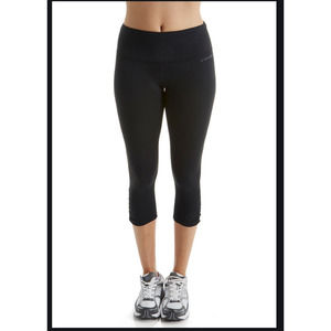 Brooks Moving Comfort Greenlight Capri Pants